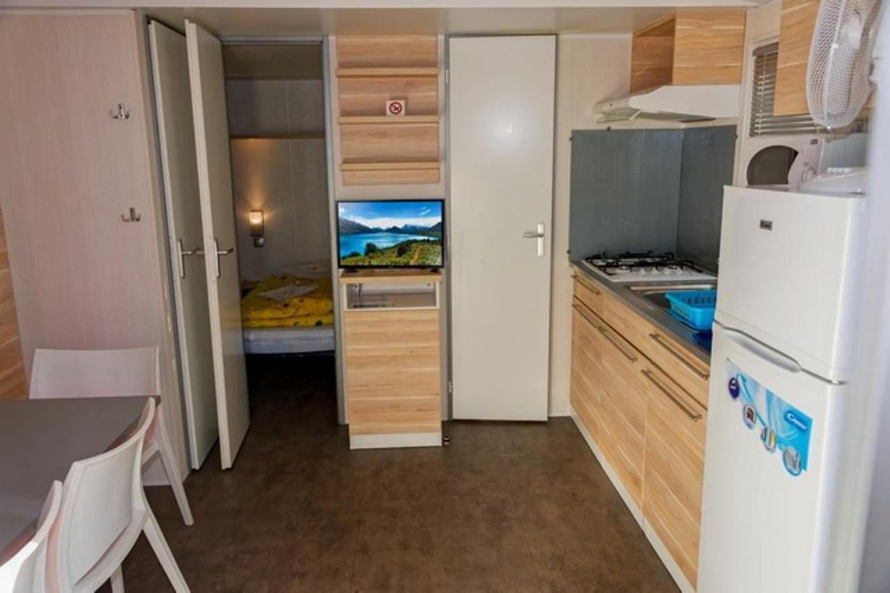 Camping Les Rives Du Lac De Vinca Екстер'єр фото