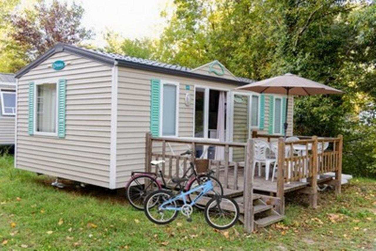 Camping Les Rives Du Lac De Vinca Екстер'єр фото