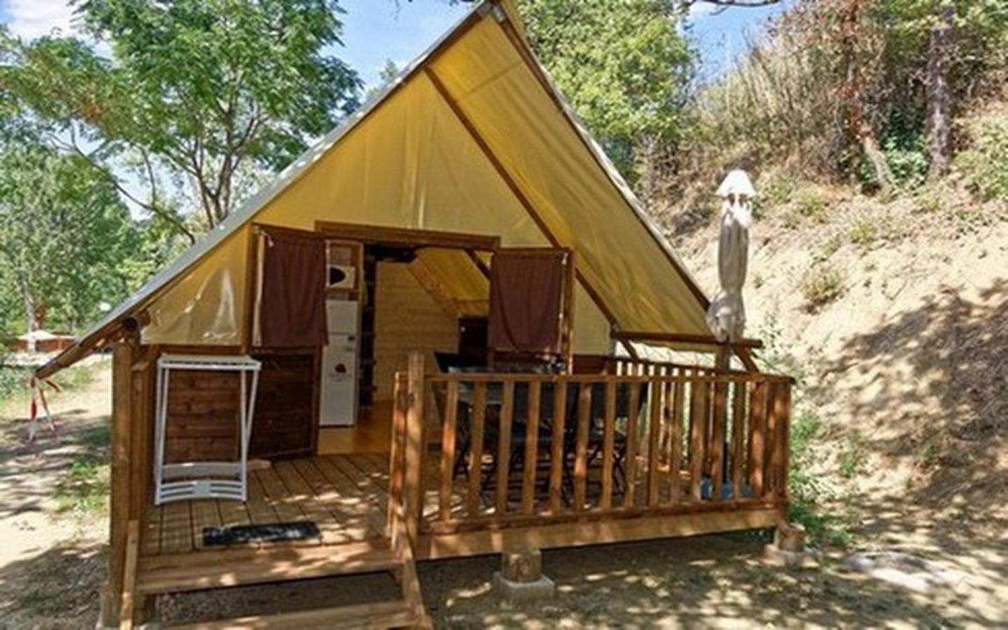 Camping Les Rives Du Lac De Vinca Екстер'єр фото