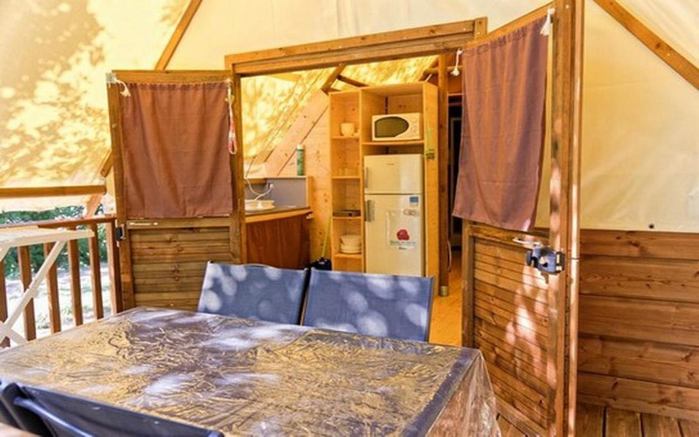Camping Les Rives Du Lac De Vinca Екстер'єр фото