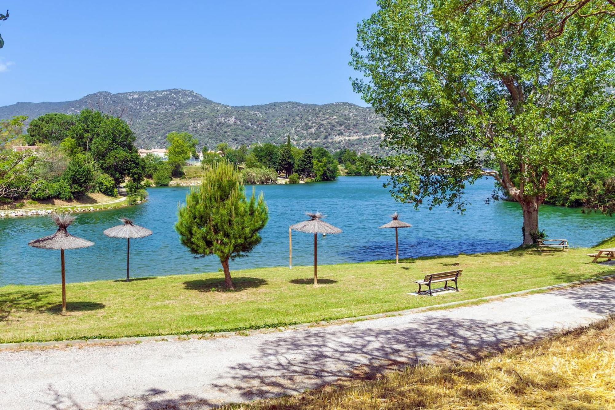 Camping Les Rives Du Lac De Vinca Екстер'єр фото