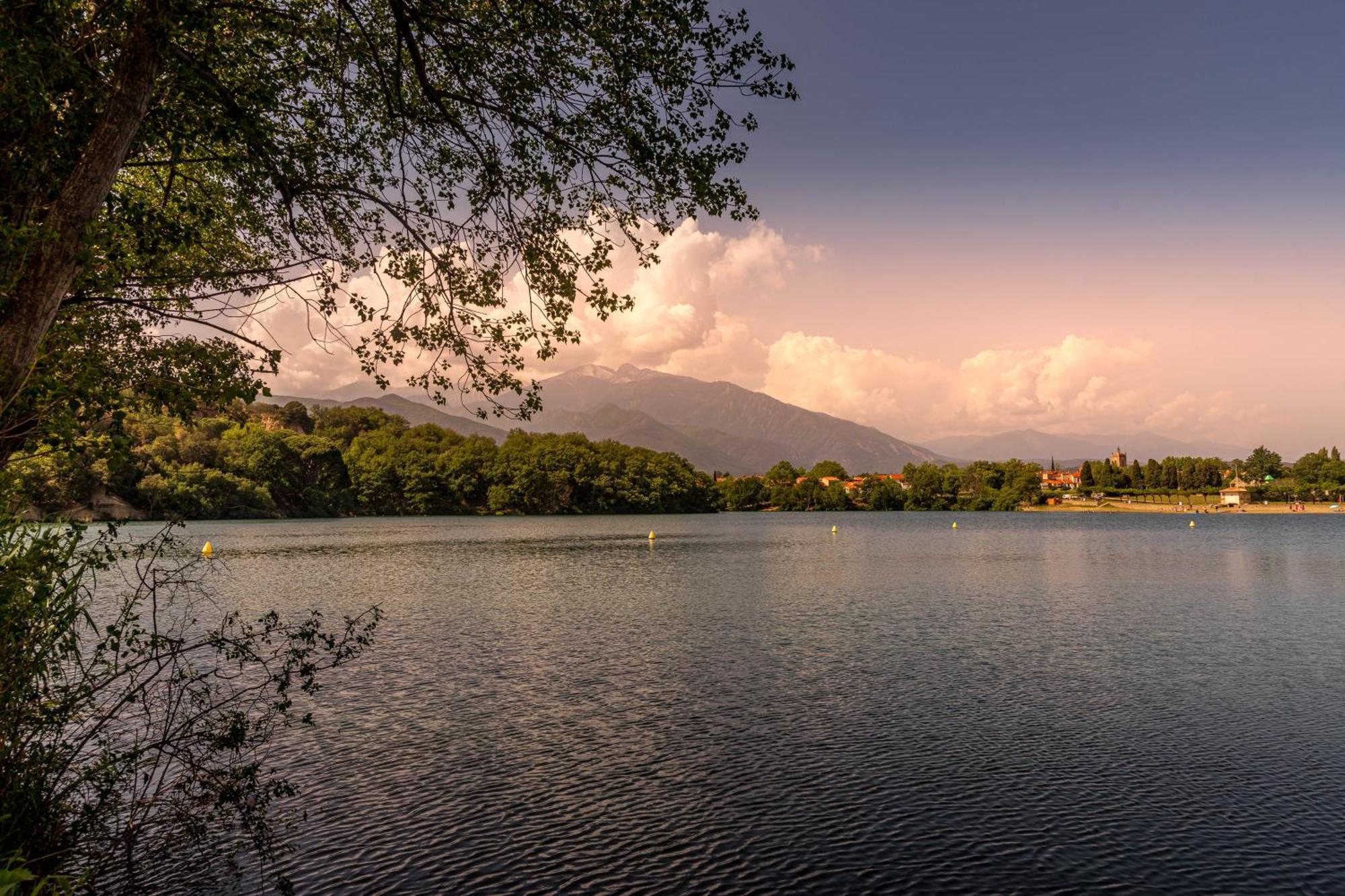 Camping Les Rives Du Lac De Vinca Екстер'єр фото